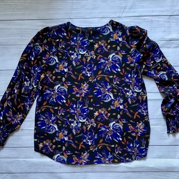 Pleione Long-Sleeve Floral Blouse with Keyhole Neckline in Small Size - Picture 3 of 9